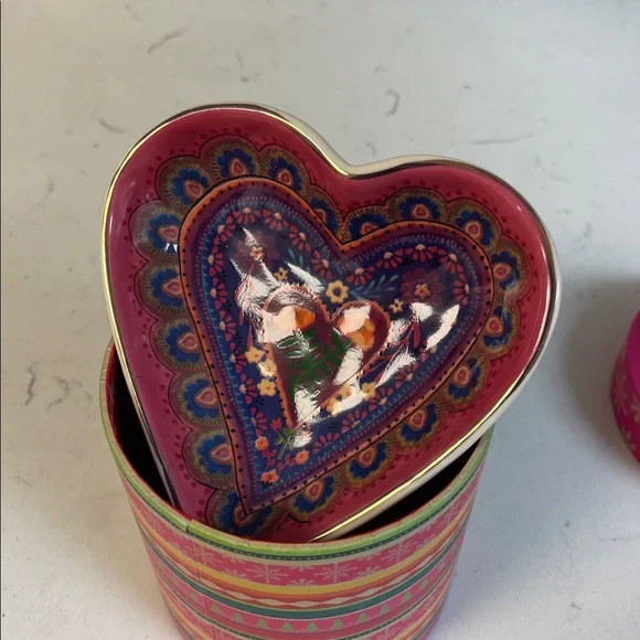 Natural Life Heart Shaped Trinket Dish, Candle & Box - Picture 13 of 17